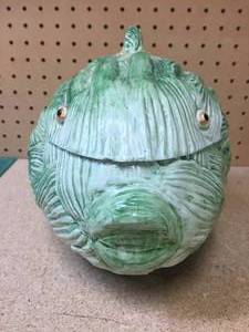 lot 99 image: Large Fish Dish