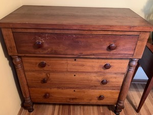 lot 1 image: Antique Dresser