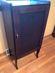 lot 4 image: Vintage Music Cabinet