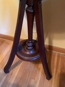 lot 8 image: Candlestick Table
