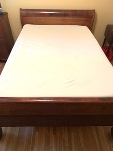 lot 13 image: Antique Sleigh Bed