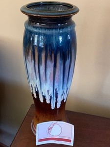 lot 26 image: Signed Bill Campbell Pottery Vase with Beautiful Glaze Finish