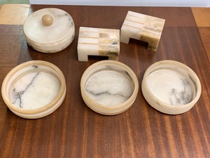 lot 89 image: Marble Decorative Items
