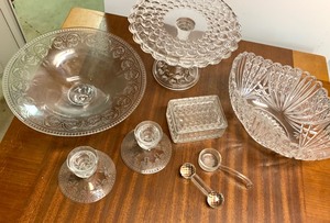lot 94 image: Vintage Glassware
