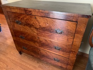 lot 80 image: Antique Three-Drawer Dresser