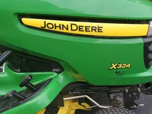 John Deere X324 Riding Lawn Mower (273.4 hours)