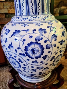 Blue & White Asian Urn With Wooden Stand