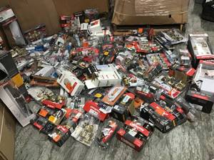 lot 18 image: Gaylord full of assorted door knobs and hardware customer returns open boxes
