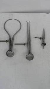 lot 18 image: 3 - Brown & Sharpe Calipers 801802