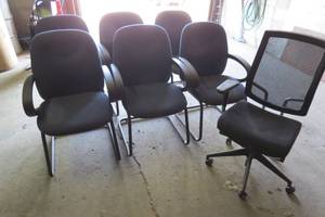 6 Office Chairs, 1 Rolling Chair