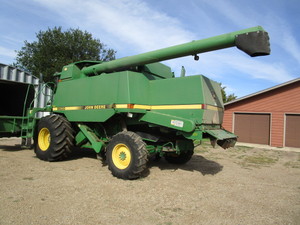 John Deer 9600 Walker Combine