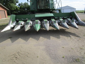 John Deer 843 Corn Head
