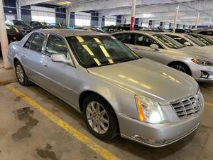 lot 5 image: 2011 Cadillac DTS Premium Collection