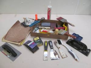 lot 13 image: Assortment of tools