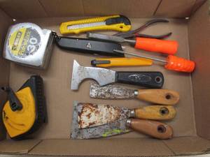 lot 15 image: Assortment of tools