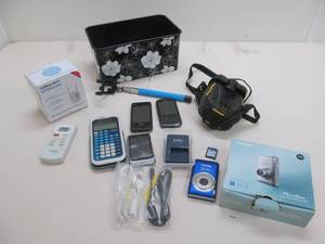 lot 60 image: Electrical accessories