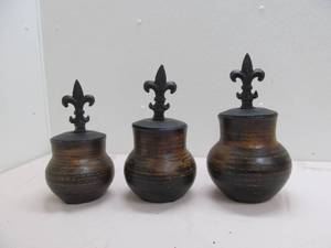 lot 64 image: Ceramic Jars with lids