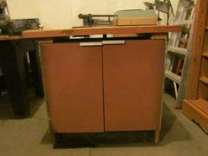 lot 74 image: Metal cabinet