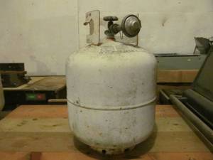 lot 77 image: LP tank
