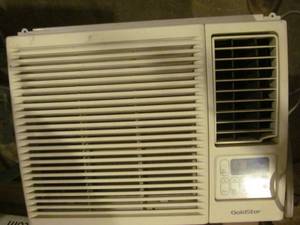 lot 82 image: Window AC unit