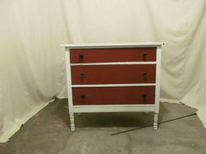 lot 89 image: Vintage dresser