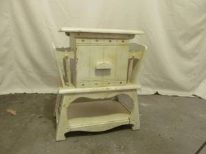 lot 91 image: Vintage Magazine rackend table