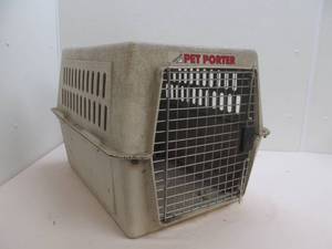lot 93 image: Pet porter