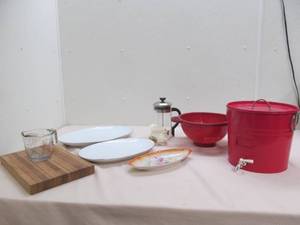 lot 148 image: Kitchen accessories