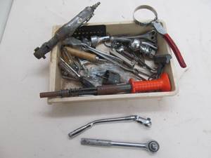 lot 232 image: Ratchets, nailer, wrenches, trailer bau