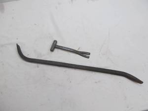 lot 247 image: Crowbar, pry bar