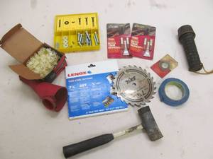 lot 257 image: Assortment of tools