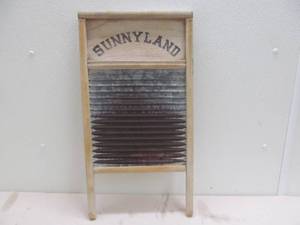 lot 260 image: Vintage wash board