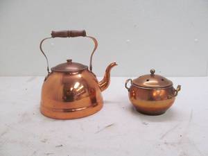 lot 262 image: Copper tea potsteamer