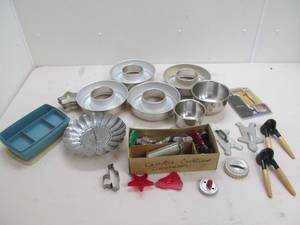 lot 263 image: Variety of kitchenware