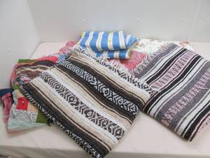 lot 150 image: Quilts, couch throws