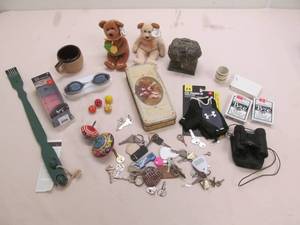 lot 153 image: Assortment of accessories