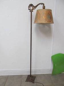 lot 165 image: Vintage floor lamp