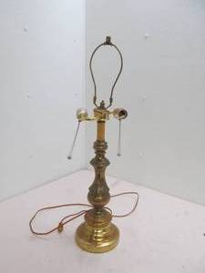 lot 185 image: Vintage table lamp