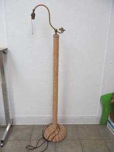 lot 195 image: Vintage floor lamp