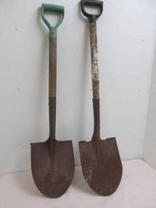 lot 200 image: T handled spades