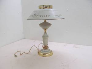 lot 209 image: Vintage table lamp