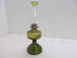 lot 210 image: Vintage oil lamp