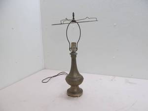 lot 211 image: Vintage table lamp