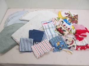 lot 289 image: Rugs, Towels, Dish clothes