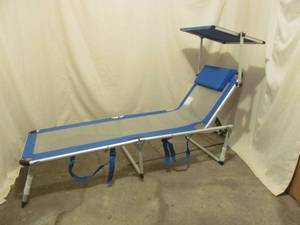 lot 303 image: Reclining lawn chair, umbrella