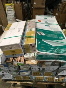 TRACKKIT & HAMPTON BAY ASSORTED PALLET OF LIGHTING SEE PICS