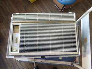 lot 7 image: Whirlpool Window Air Conditioner