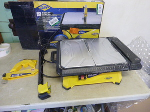 lot 10 image: QEP 650XT Tile Wet Saw