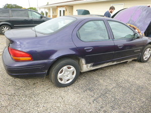 lot 3 image: 1998 Dodge Stratus