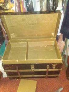 lot 158 image: Vintage Steamer Trunk.